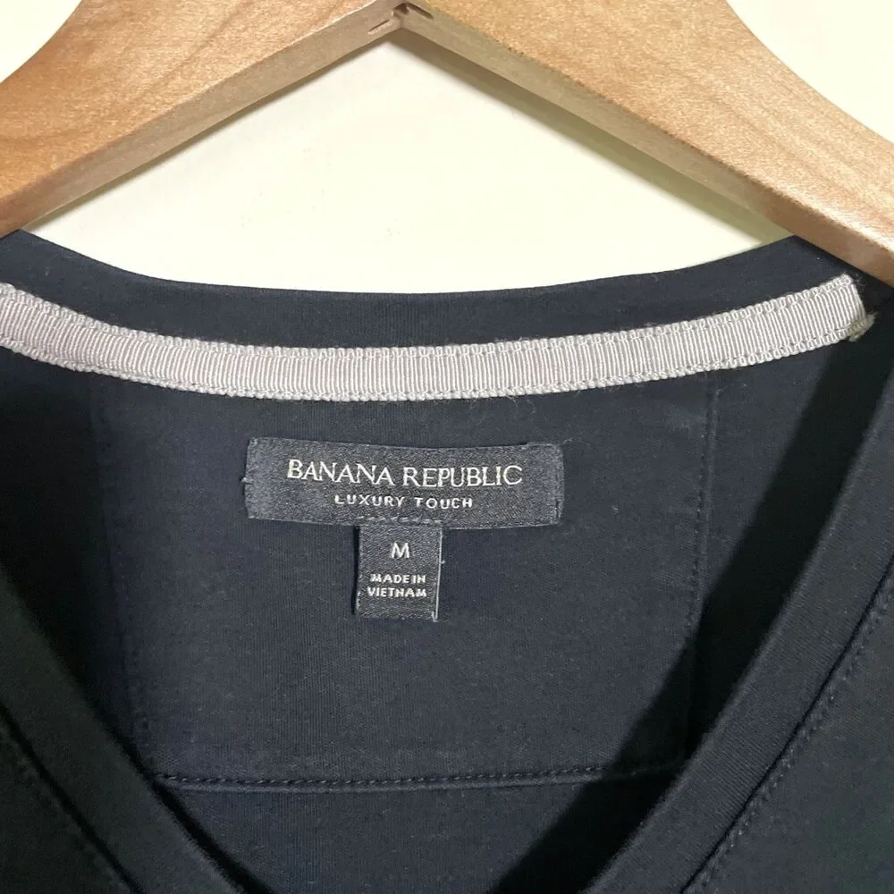 Banana Republic Men's Luxury Touch V-Neck Black T-Shirt Sz Medium Cotton Casual